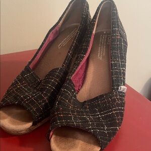 Toms Black and Pink Wedges